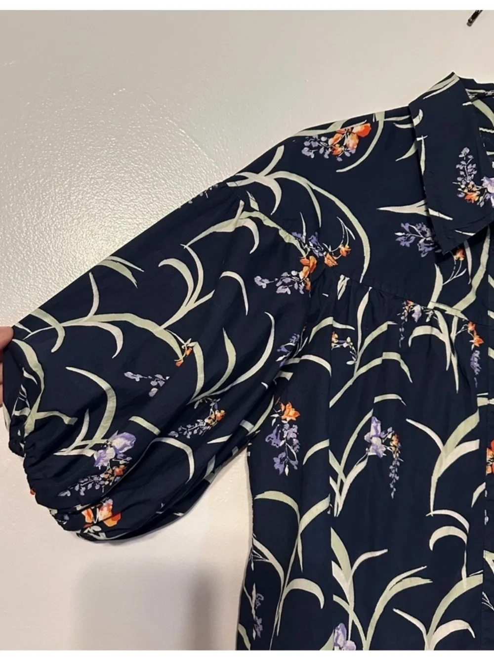 Anthro Maeve Bubble Sleeve Cotton Floral Blouse size Small Navy - Picture 5 of 5